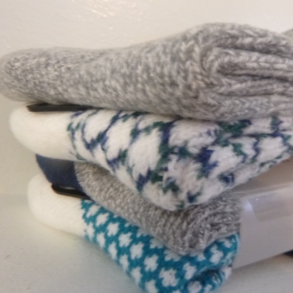 SOFT WARM BUTTER SOCKS 2 PACKS BLUES & GRAY NWT w/BONUS HAIR BOW - Picture 9 of 9